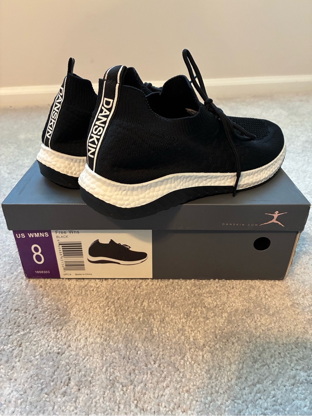 Danskin Shoes Women 8 Black Free Walking Sneakers Athletic Knit Lace Up Low